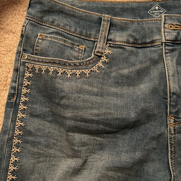 St. John’s Bay Ladies Size 14 Blue Jean Shorts - Picture 3 of 6